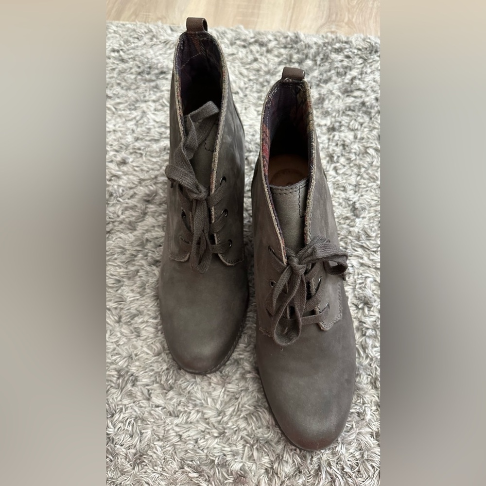 Cobb Hill Rockport Lucinda Chukka Wedge Booties.